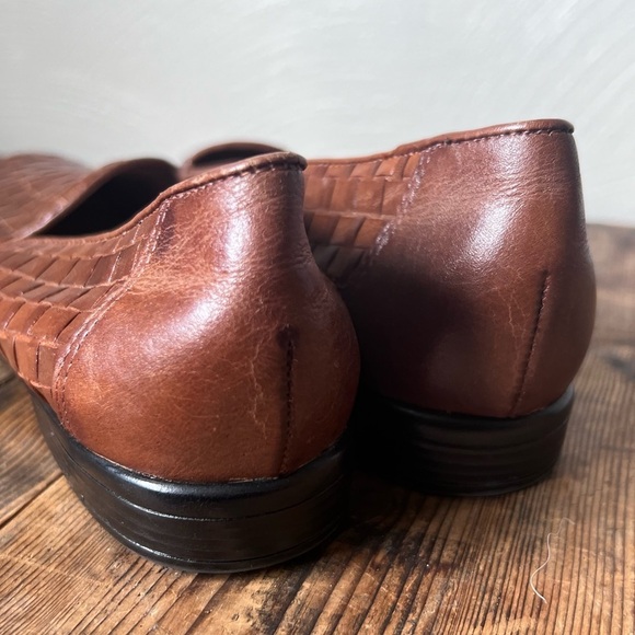 Trotters "Liz" Weaved Leather Slip-on Loafers in Brown - Picture 3 of 6